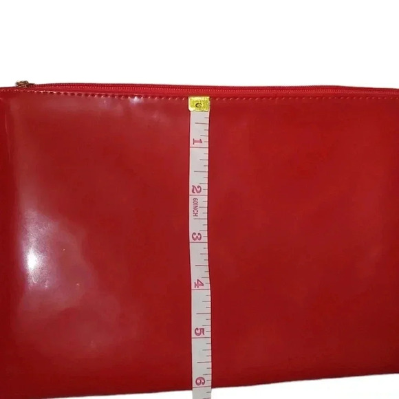 Shiseido Ginza Tokyo Red make-up bag - Picture 5 of 11